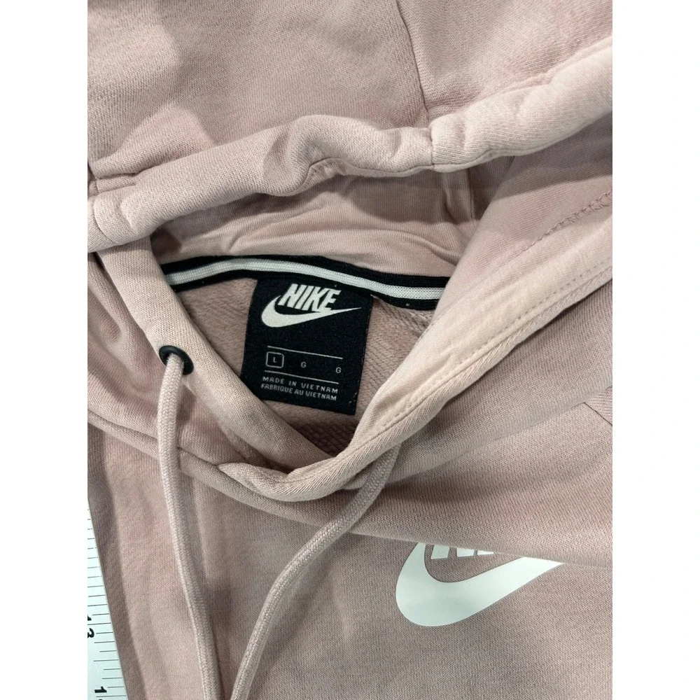 Nike sportswear essential